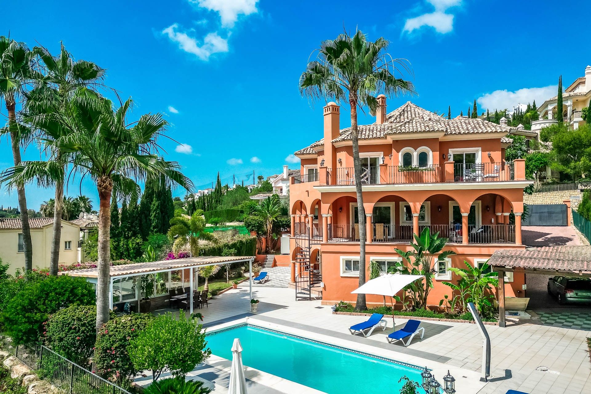Elegant frontline golf villa with spectacular sea views | Engel & Völkers Marbella