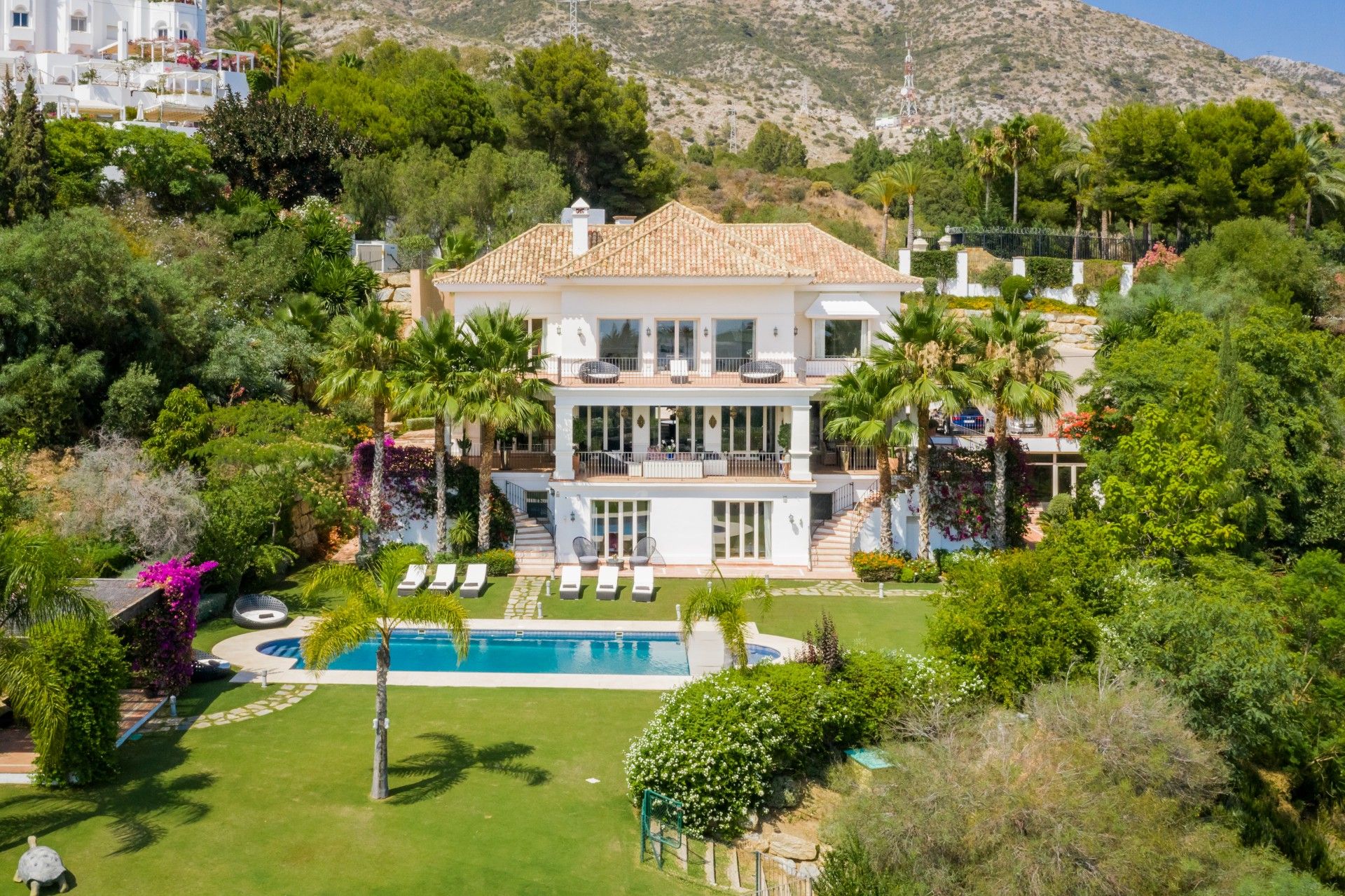Impressive Villa with spectacular Sea Views in the renowned Marbella Hill Club PRICE: from 15.000€ per week | Engel & Völkers Marbella