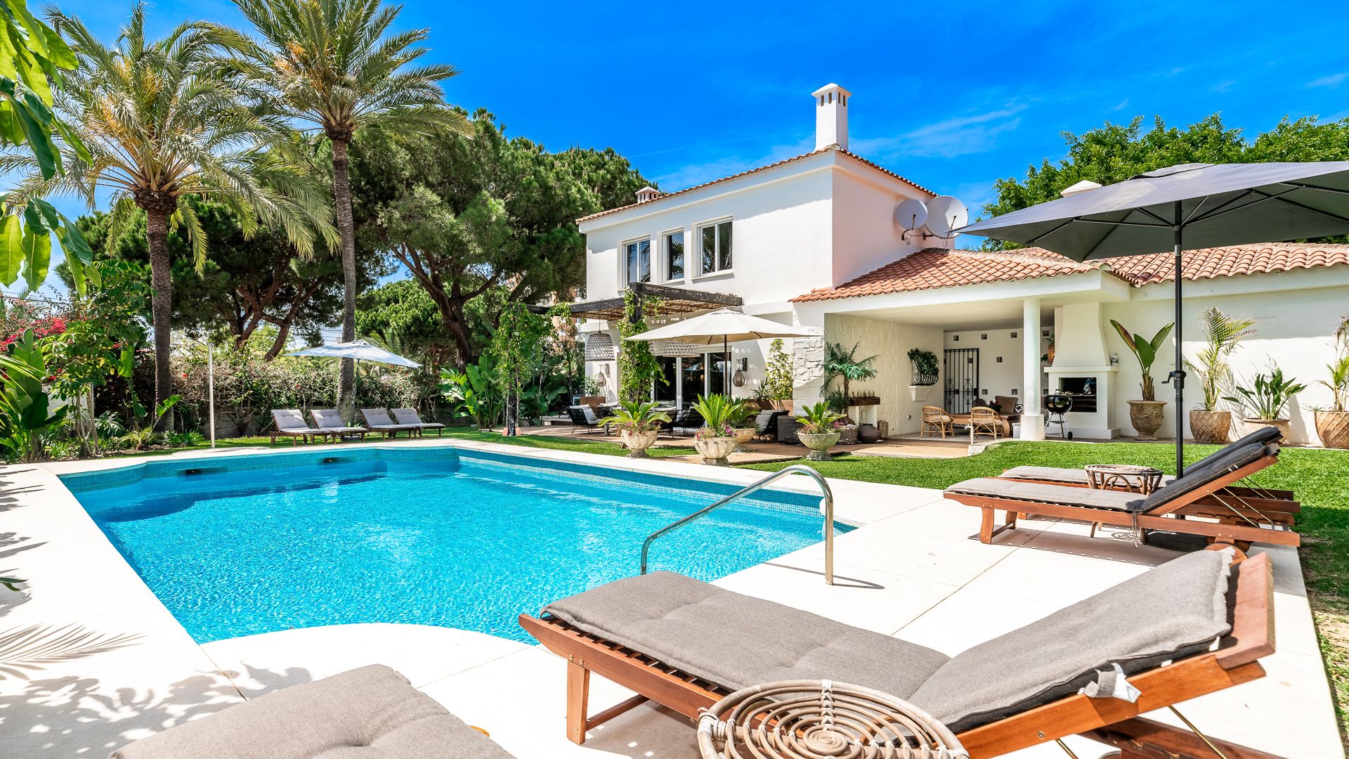 Stunning Villa in Marbella's Exclusive Beachside Urbanization | Engel & Völkers Marbella