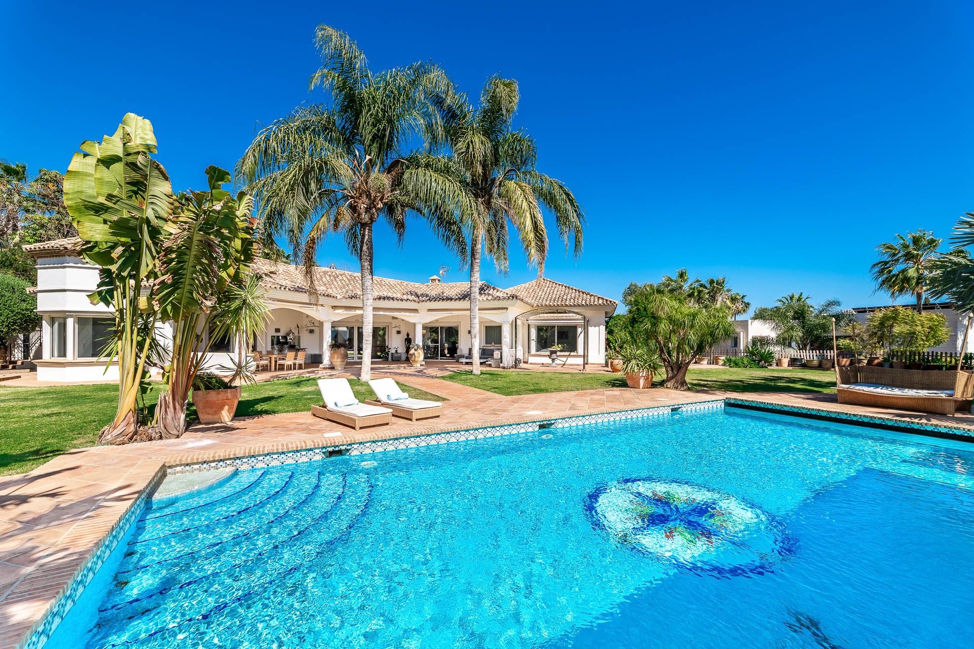 Enourmous villa in the most secured location | Engel & Völkers Marbella
