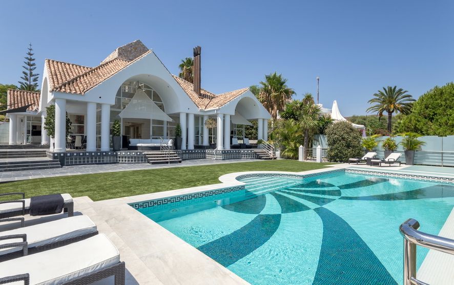 Luxurious Frontline Villa in Aloha Golf | Engel & Völkers Marbella