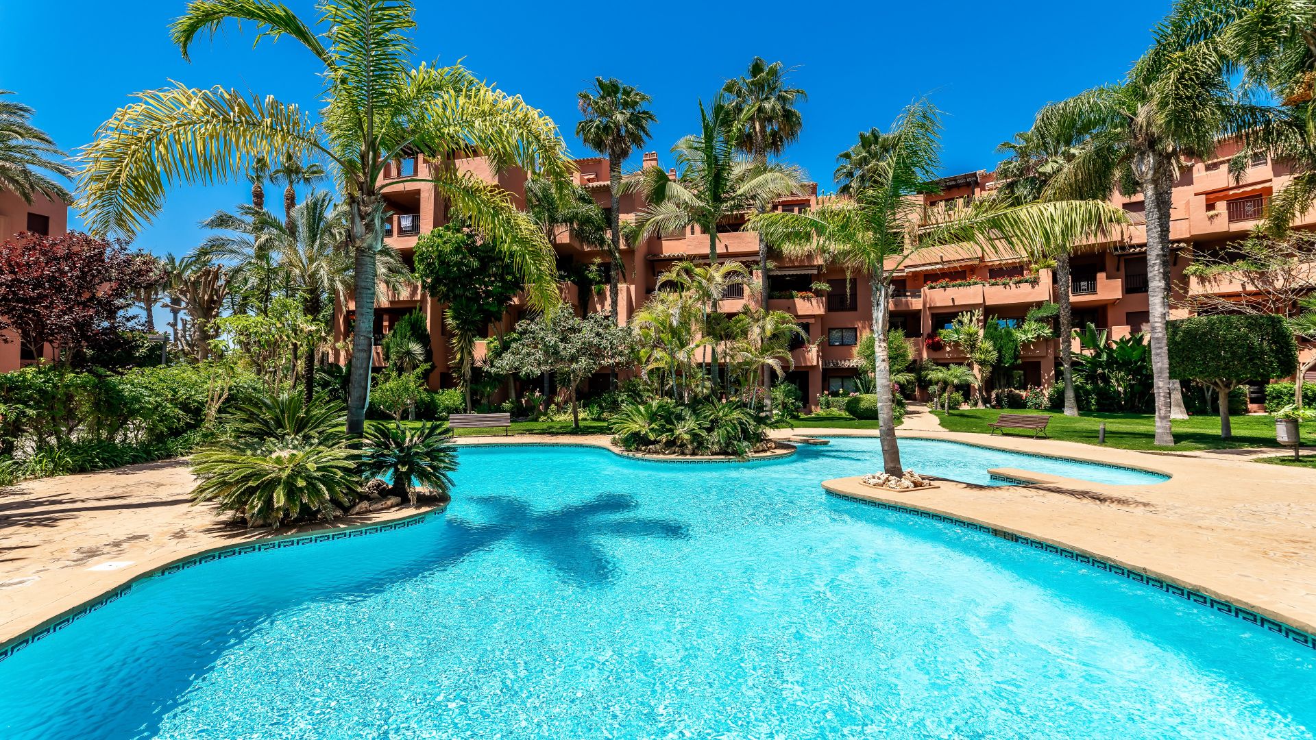 2 bedroom apartment in gated community 100 meters to the beach in Alicate playa, Marbella | Engel & Völkers Marbella