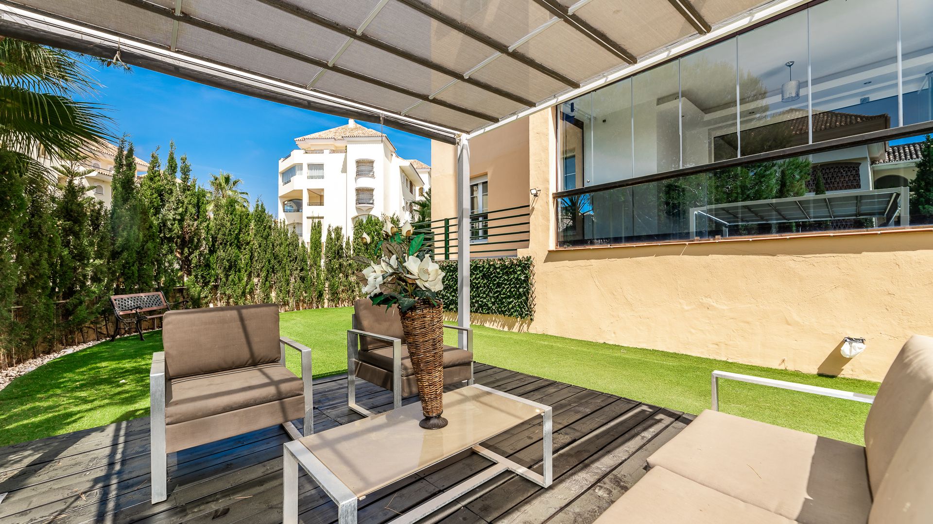 Best located corner ground-floor apartment beachside Elviria | Engel & Völkers Marbella
