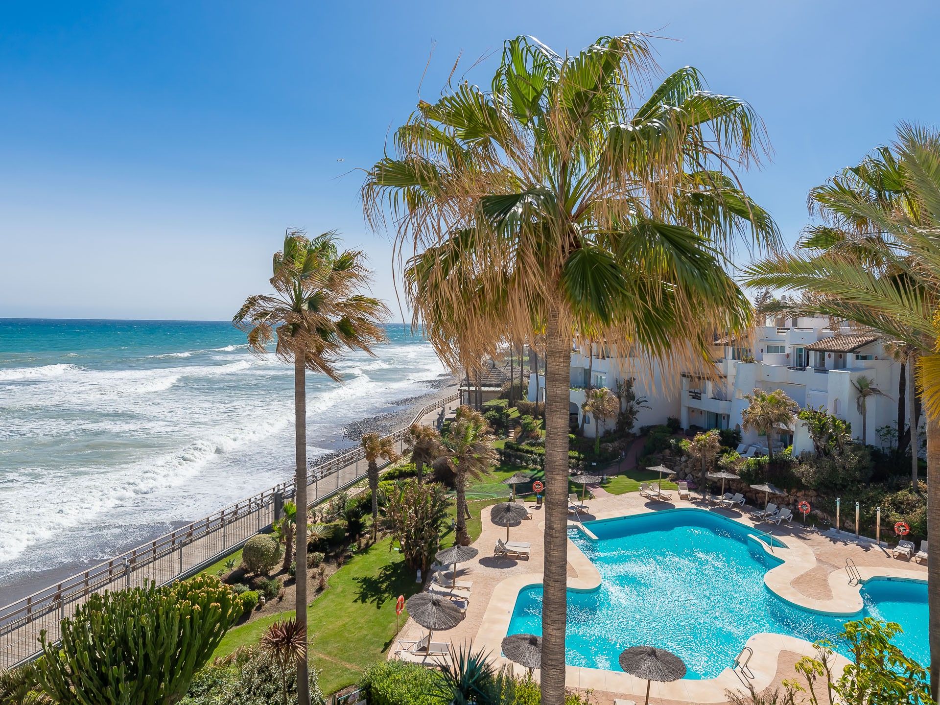 Beachfront duplex apartment | Engel & Völkers Marbella