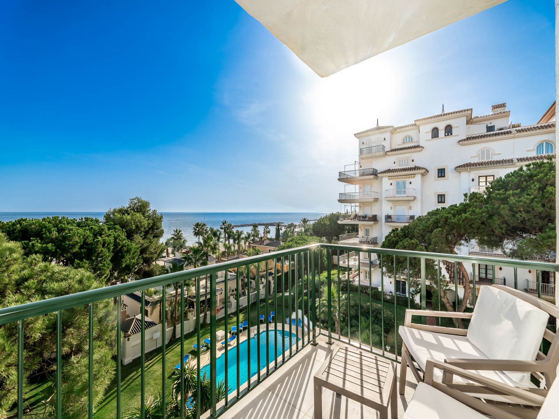 Magnificent front line beach apartment | Engel & Völkers Marbella