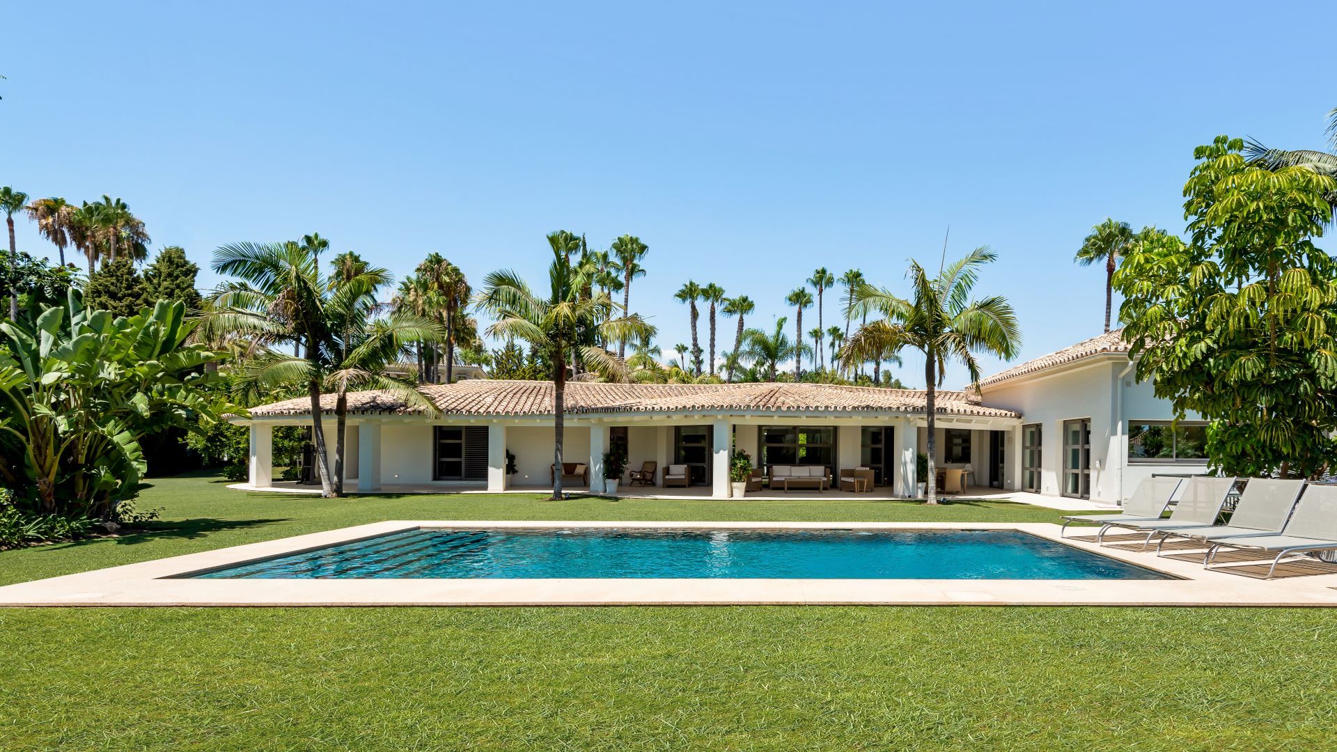 Stunning one-level villa with large plot | Engel & Völkers Marbella