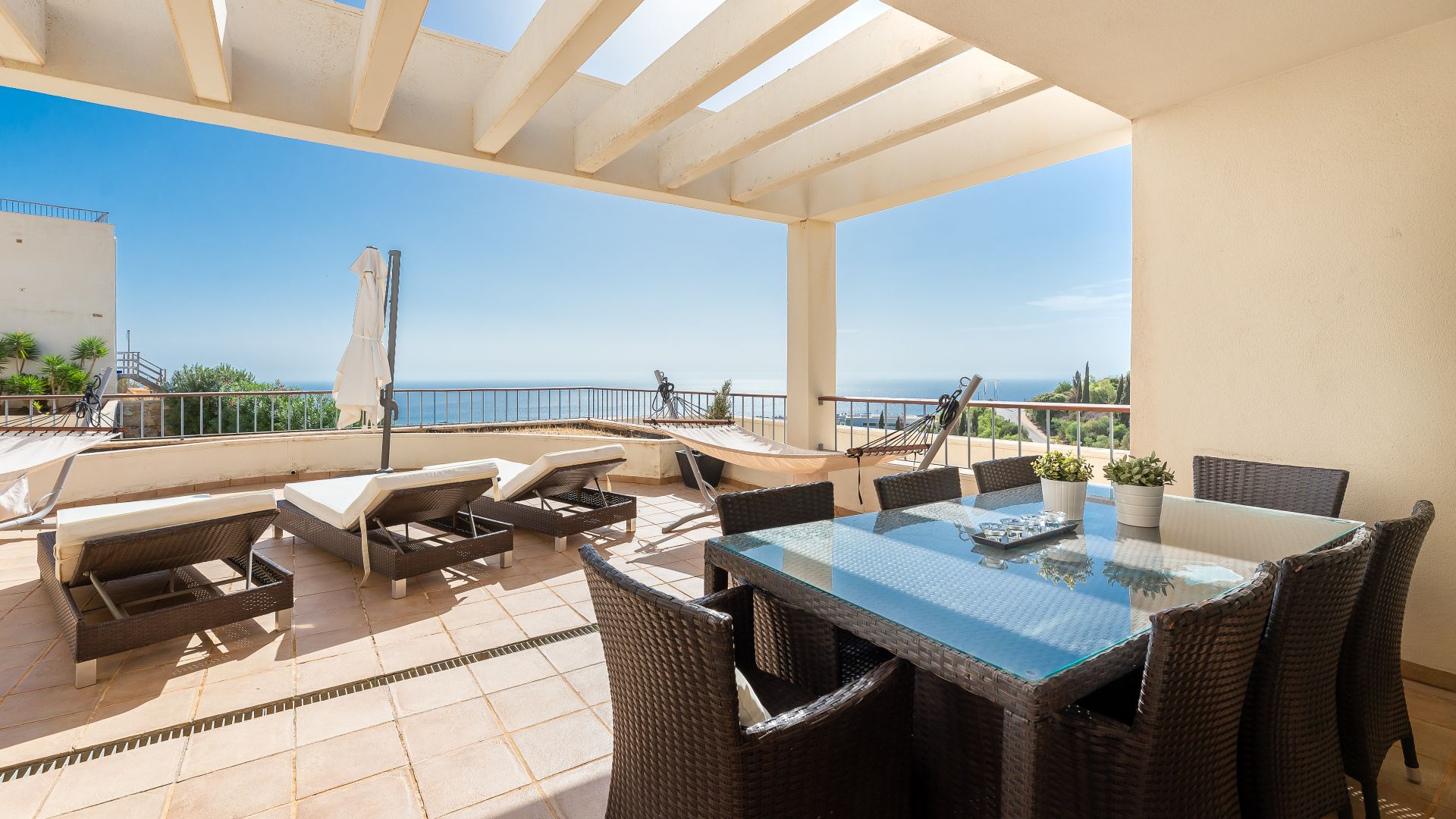 Luminous penthouse with panoramic sea views | Engel & Völkers Marbella