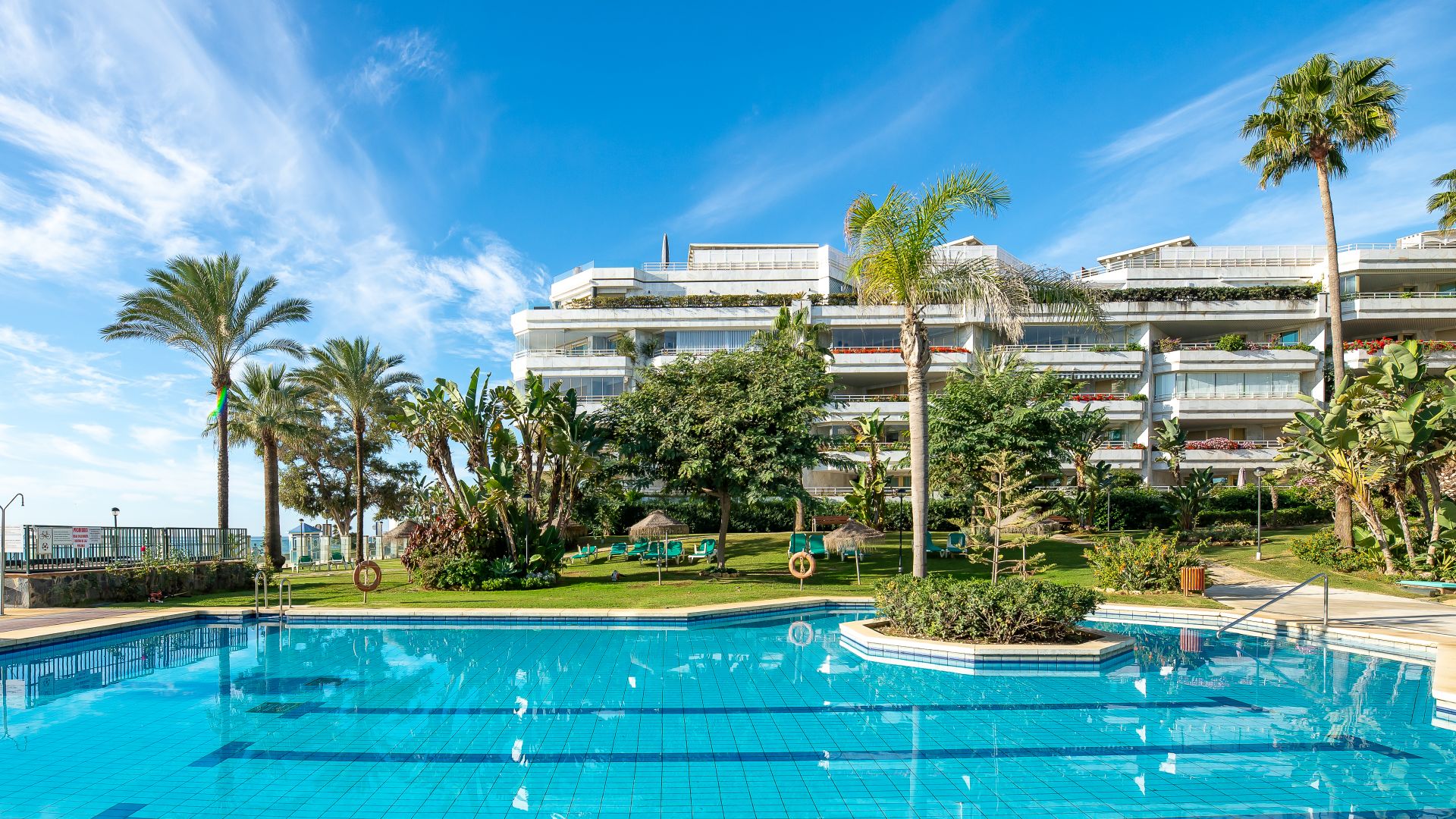 Best Value First Line Beach Apartment on the Golden Mile | Engel & Völkers Marbella