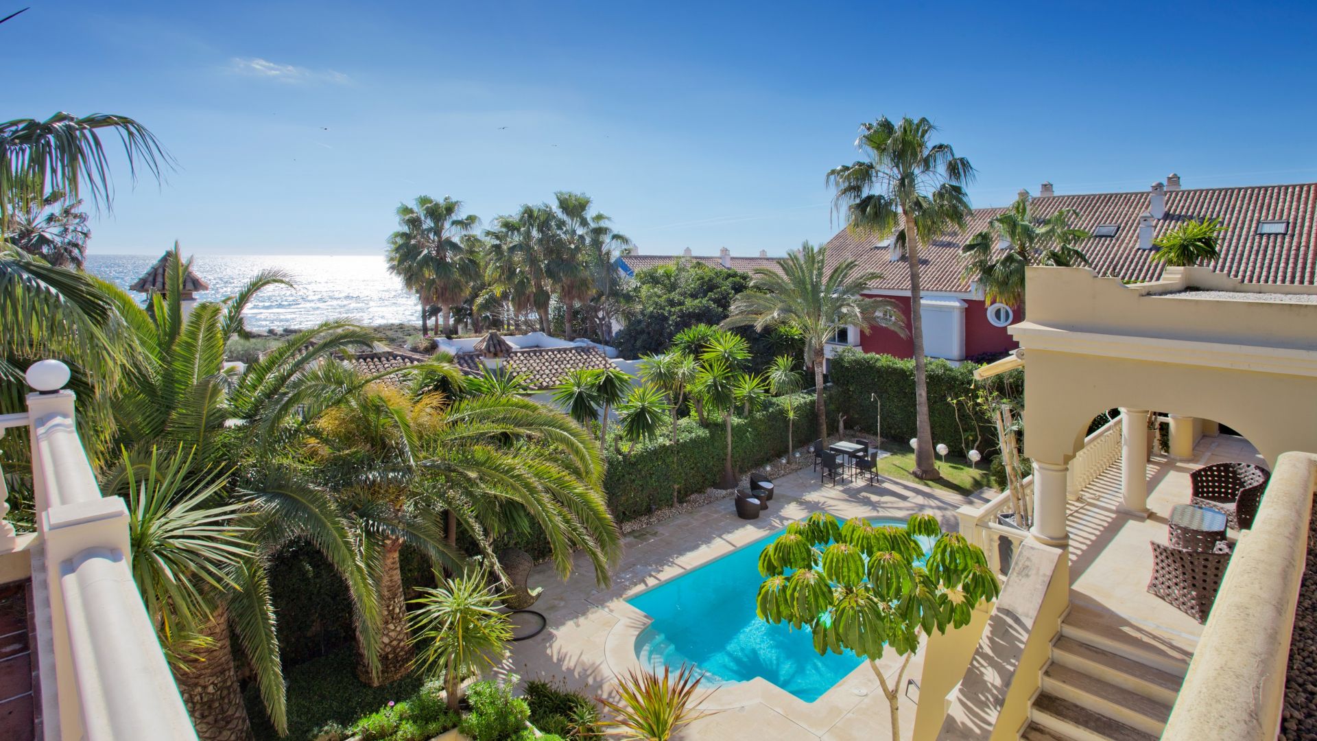 Villa with sea views on the 2nd beach line in Bahía de Marbella | Engel & Völkers Marbella