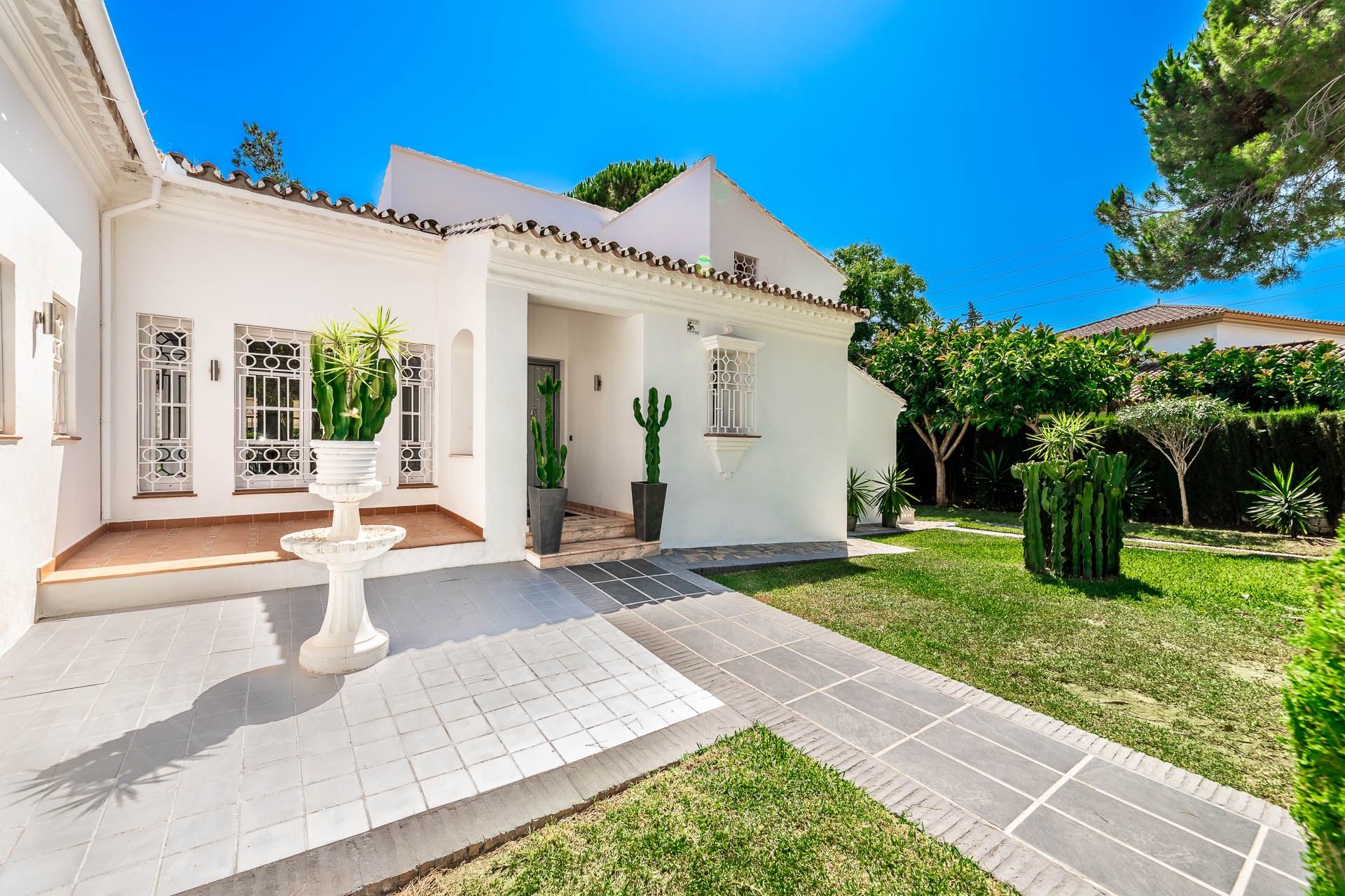 Mediterranean-style villa in golf valley close to all amenities | Engel & Völkers Marbella