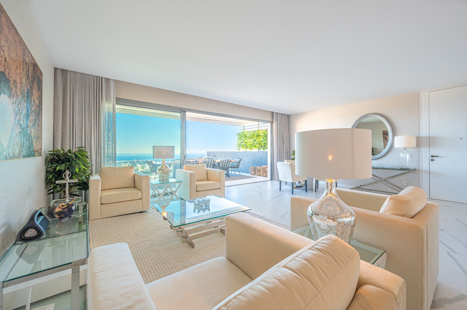 Luxury corner middle floor apartment with panoramic open views | Engel & Völkers Marbella