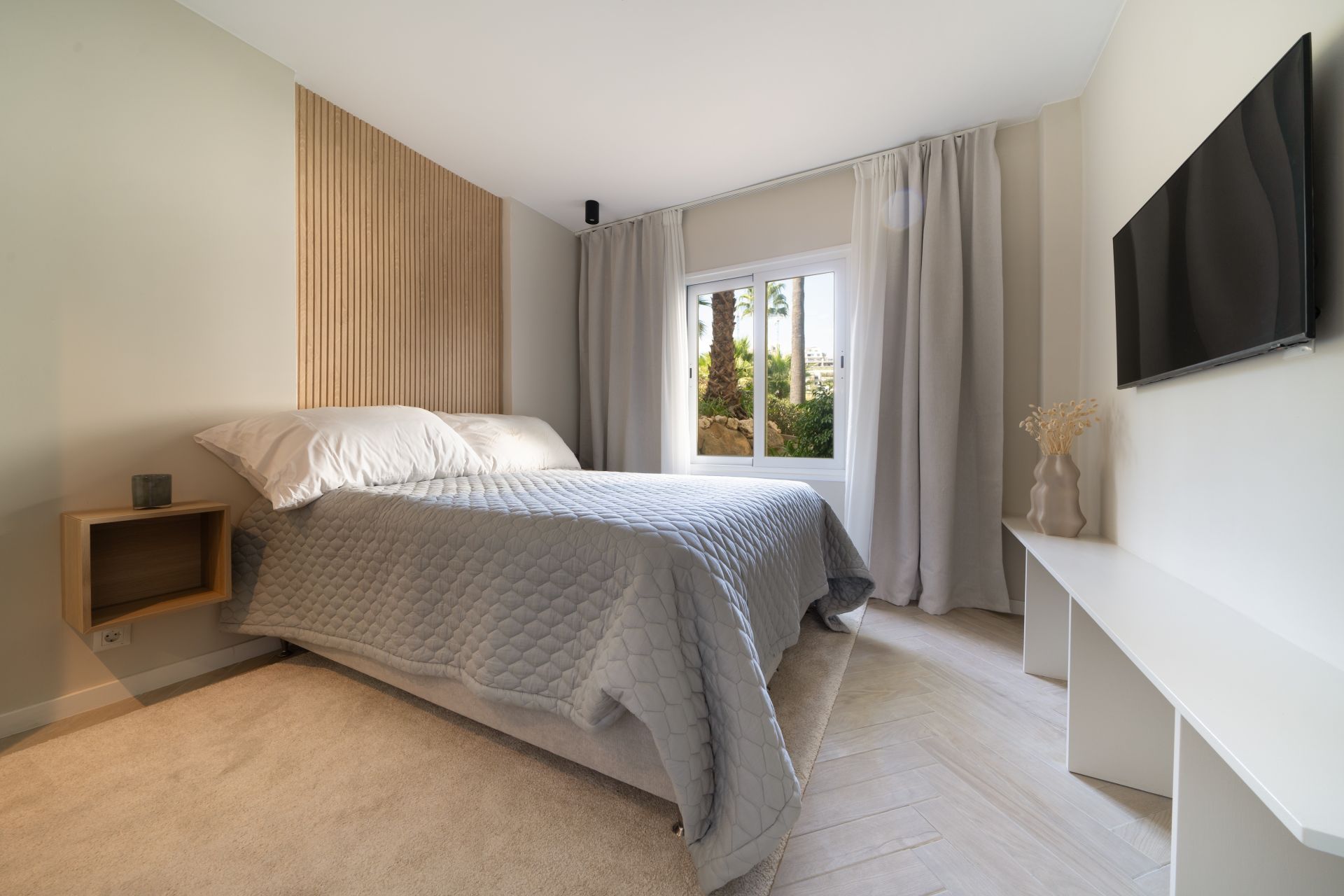 La Cerquilla: Exquisite 3-bedroom apartment with private garden in a ...