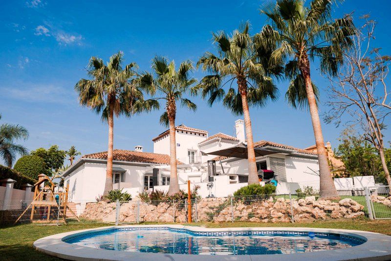 Modern villa near the golf course in Rio Real Marbella | Engel & Völkers Marbella