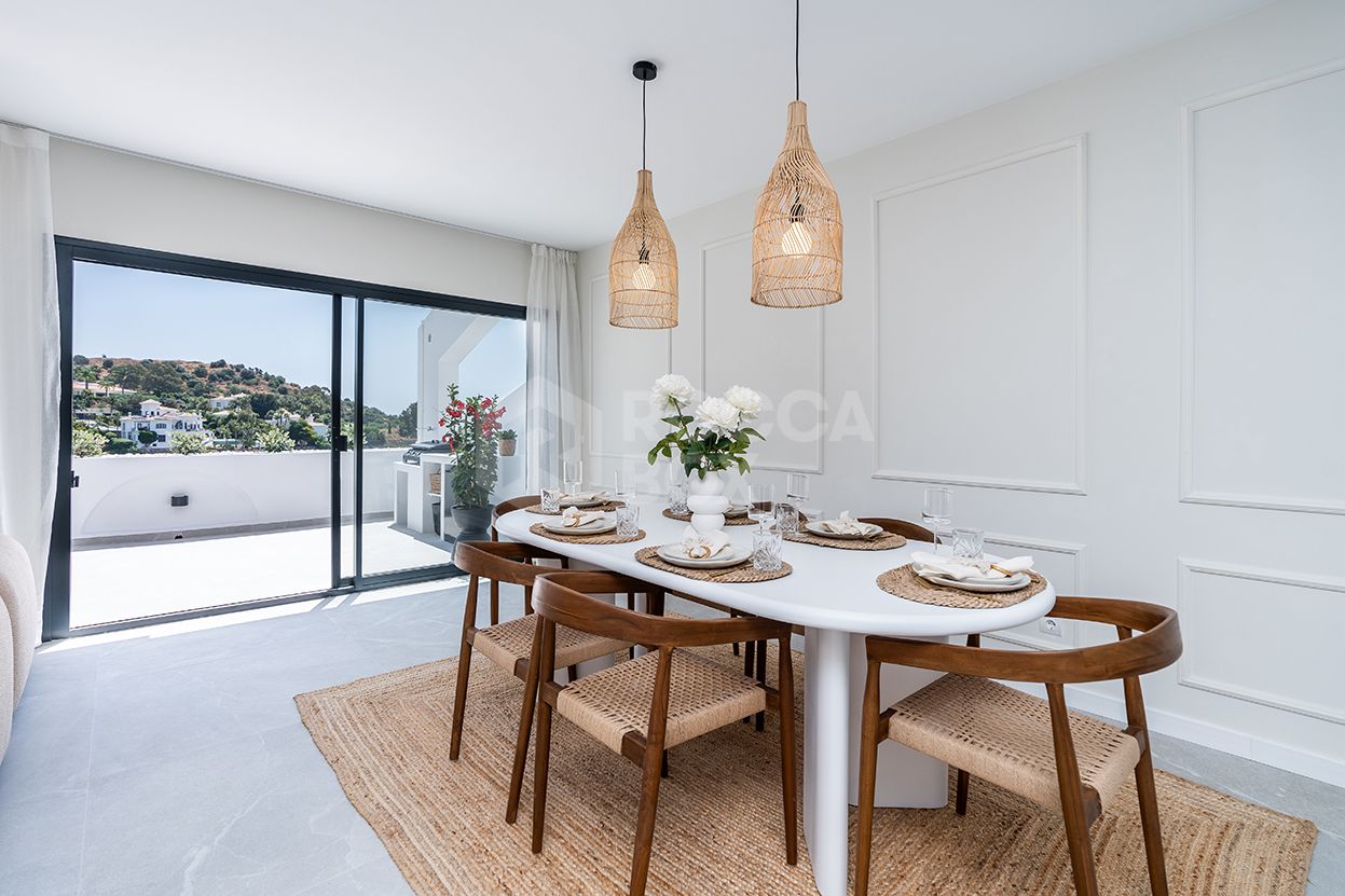 Fully refurbished spacious golf apartment with sea, golf and mountain views in La Quinta Golf, Benahavis