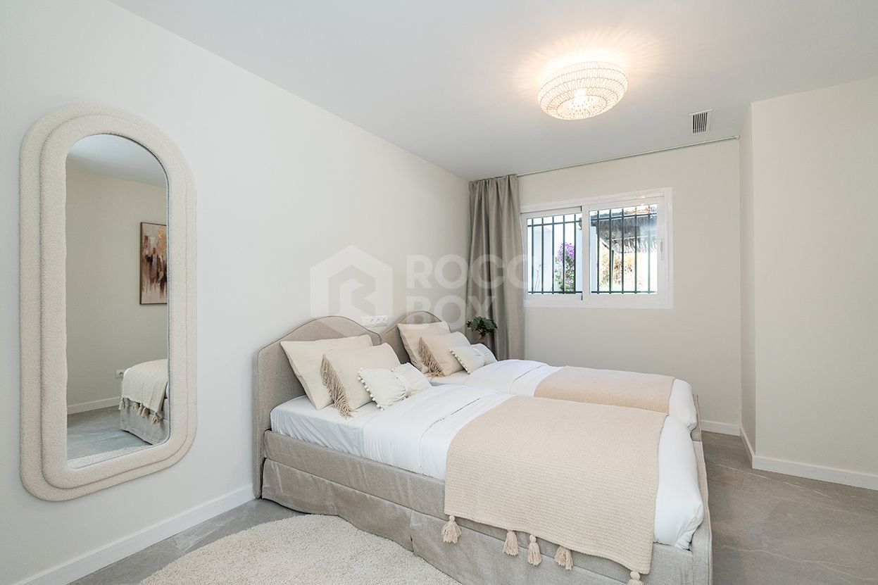Fully refurbished spacious golf apartment with sea, golf and mountain views in La Quinta Golf, Benahavis