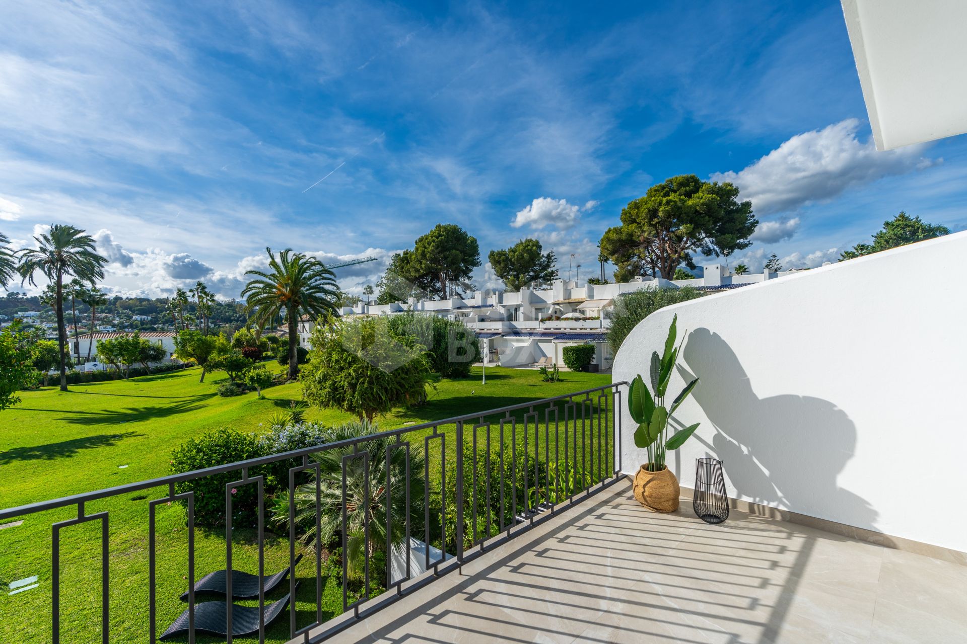 Casa Preciosa, a fully refurbished 4-bedroom, spacious townhouse in The Golf Valley of Nueva Andalucia, Marbella