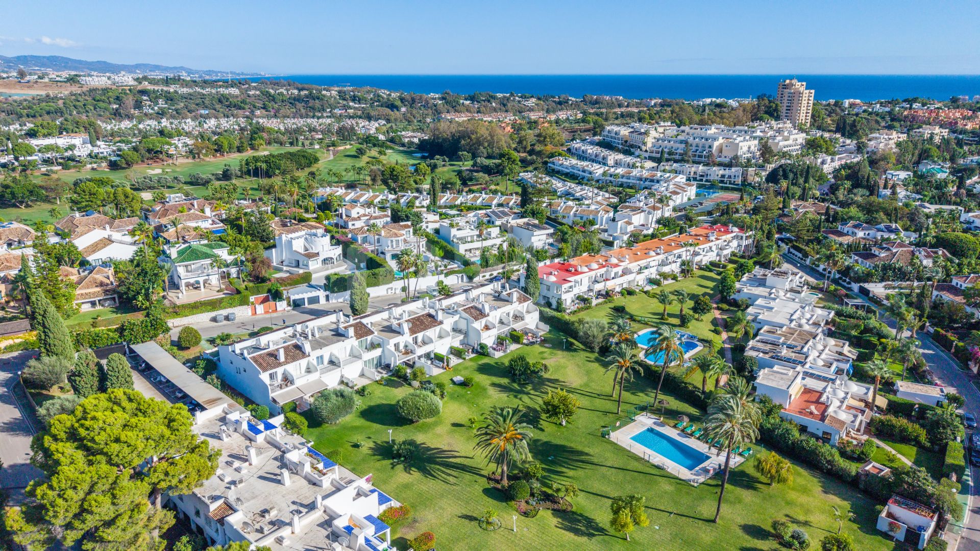 Casa Preciosa, a fully refurbished 4-bedroom, spacious townhouse in The Golf Valley of Nueva Andalucia, Marbella