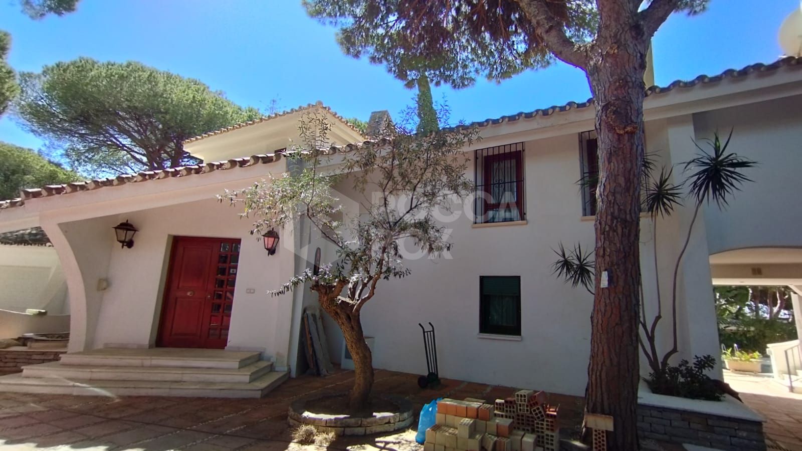 Grand Beachside Villa for renovation in Marbella East