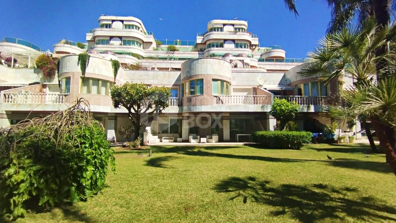 Premium Residence on the seafront in Puerto Banús. Marbella.