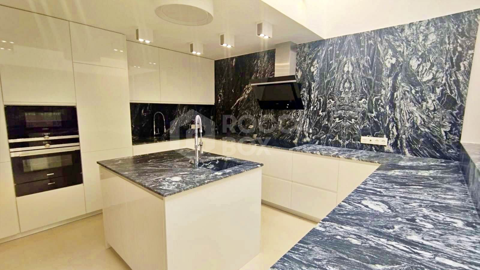 Premium Residence on the seafront in Puerto Banús. Marbella.