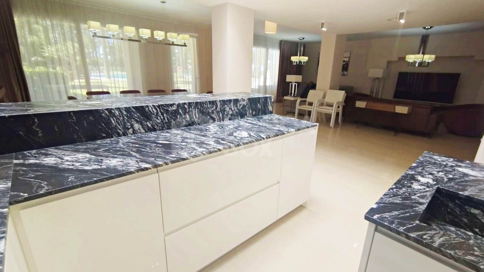Premium Residence on the seafront in Puerto Banús. Marbella.