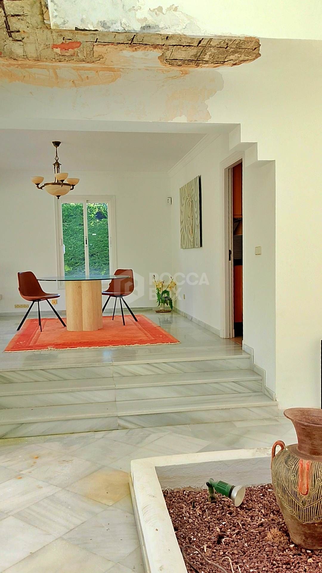 Spacious property for renovation in El Paraiso Medio , Estepona East