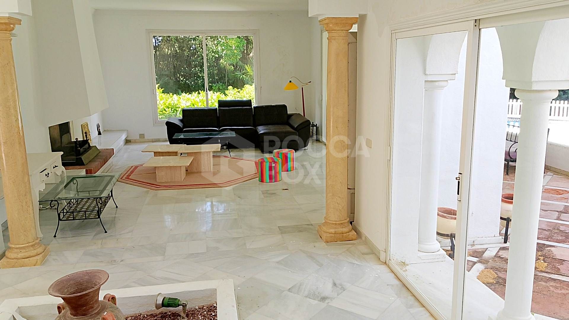 Spacious property for renovation in El Paraiso Medio , Estepona East
