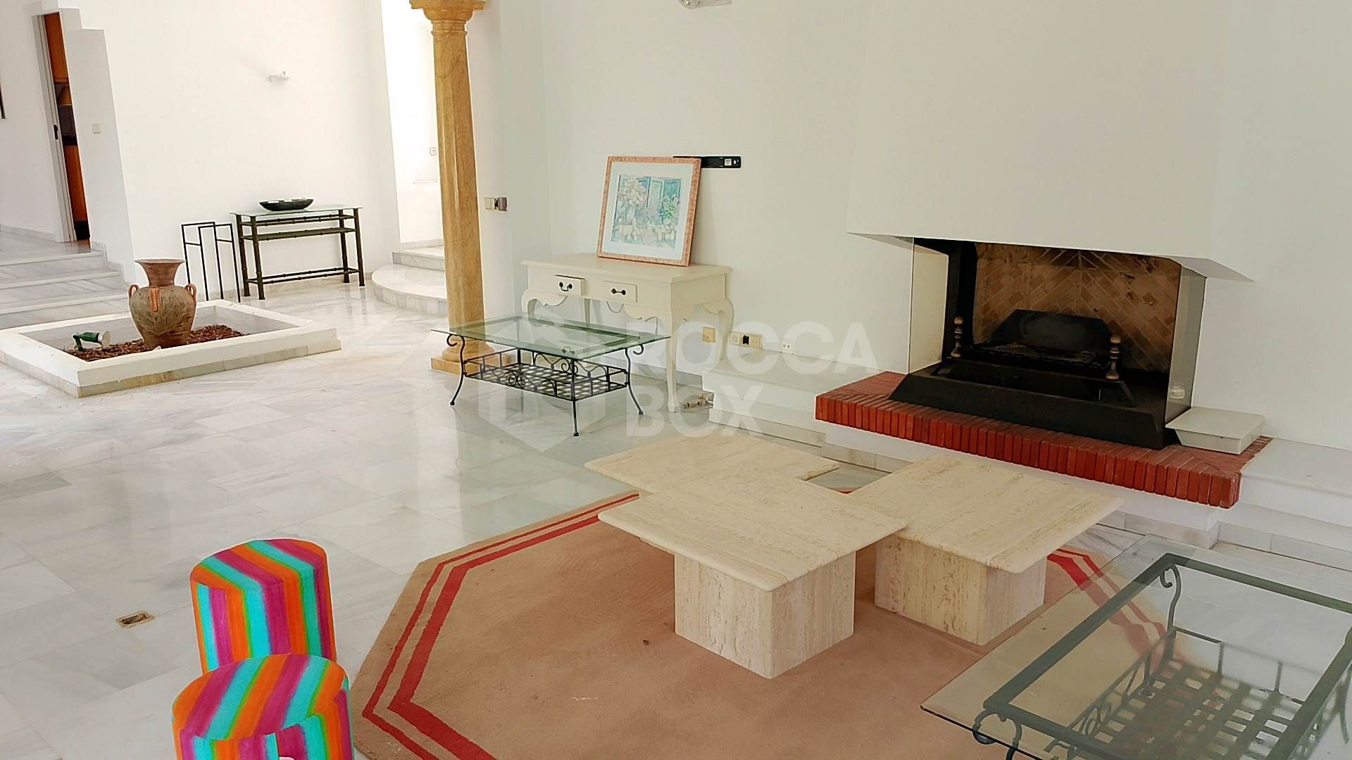 Spacious property for renovation in El Paraiso Medio , Estepona East