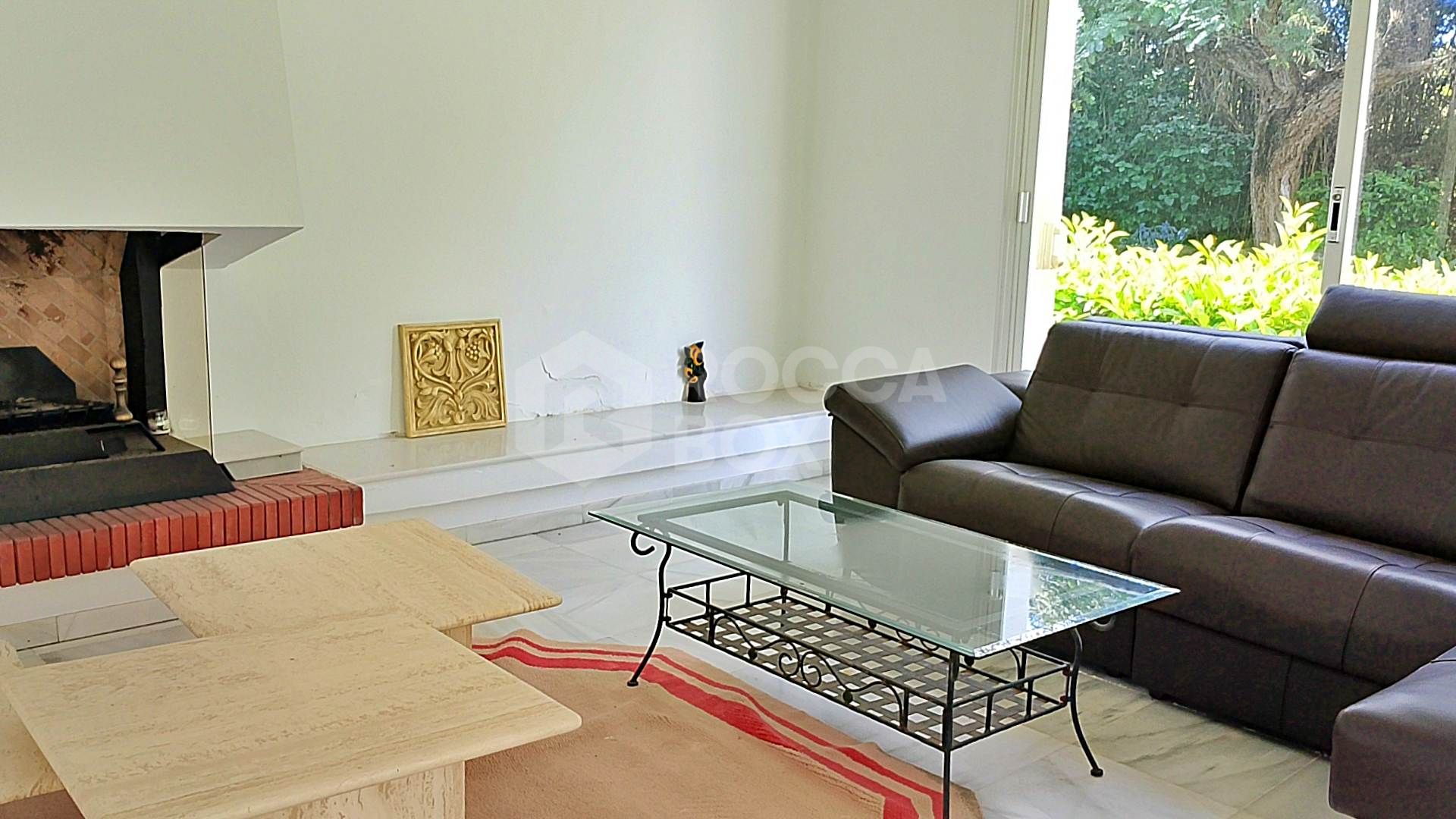 Spacious property for renovation in El Paraiso Medio , Estepona East