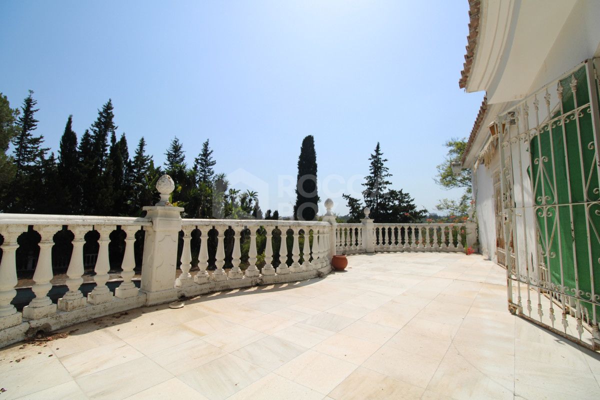 Grand plot on Marbella's Golden Mile set for renovation.
