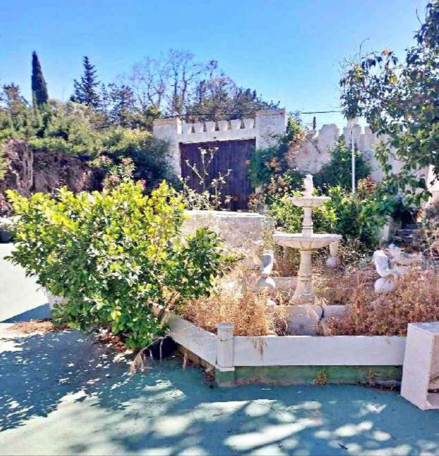 Grand plot on Marbella's Golden Mile set for renovation.