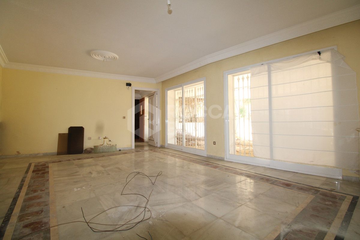 Grand plot on Marbella's Golden Mile set for renovation.
