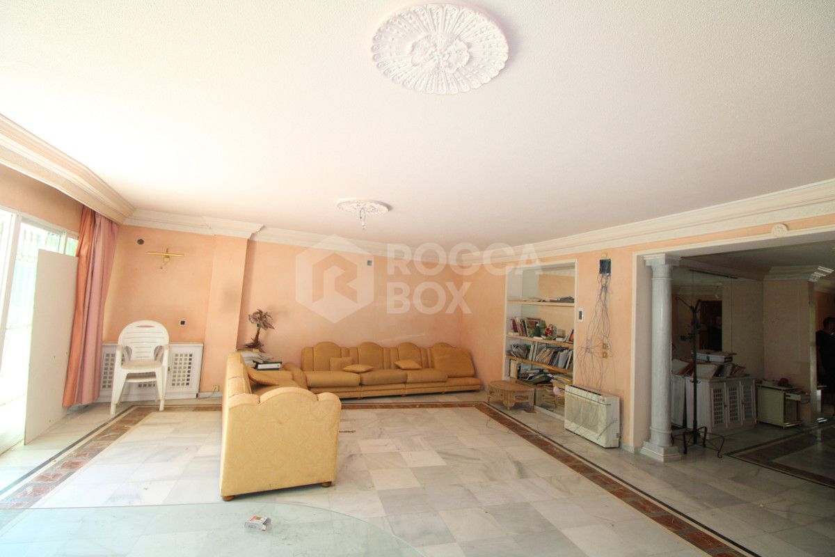 Grand plot on Marbella's Golden Mile set for renovation.