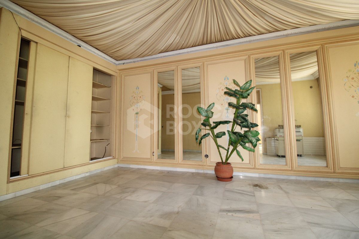 Grand plot on Marbella's Golden Mile set for renovation.