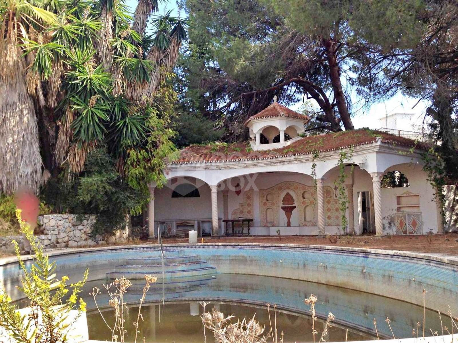 Grand plot on Marbella's Golden Mile set for renovation.