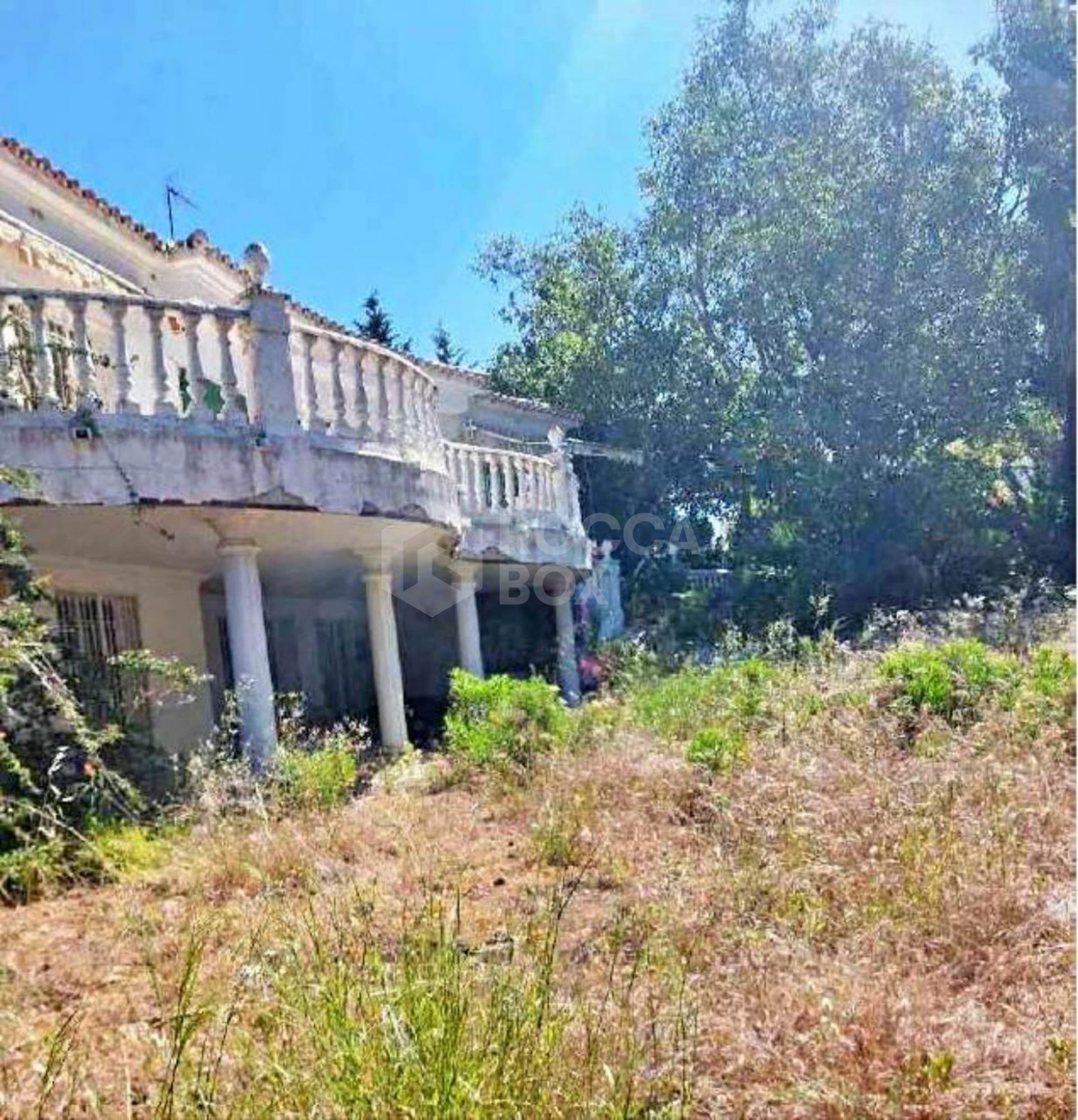 Grand plot on Marbella's Golden Mile set for renovation.
