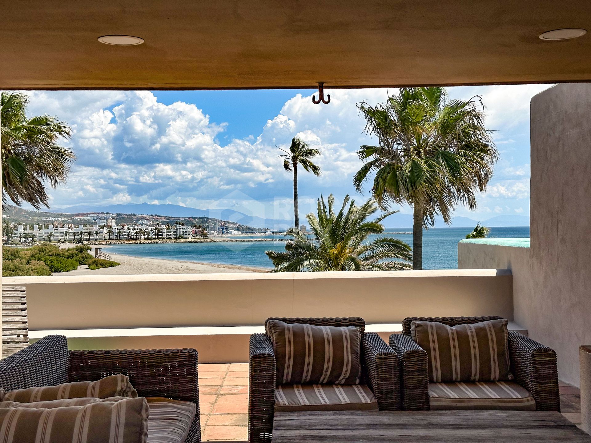 Exceptional Semi-Detached Beachfront Townhouse in Los Lacasitos, Sotogrande