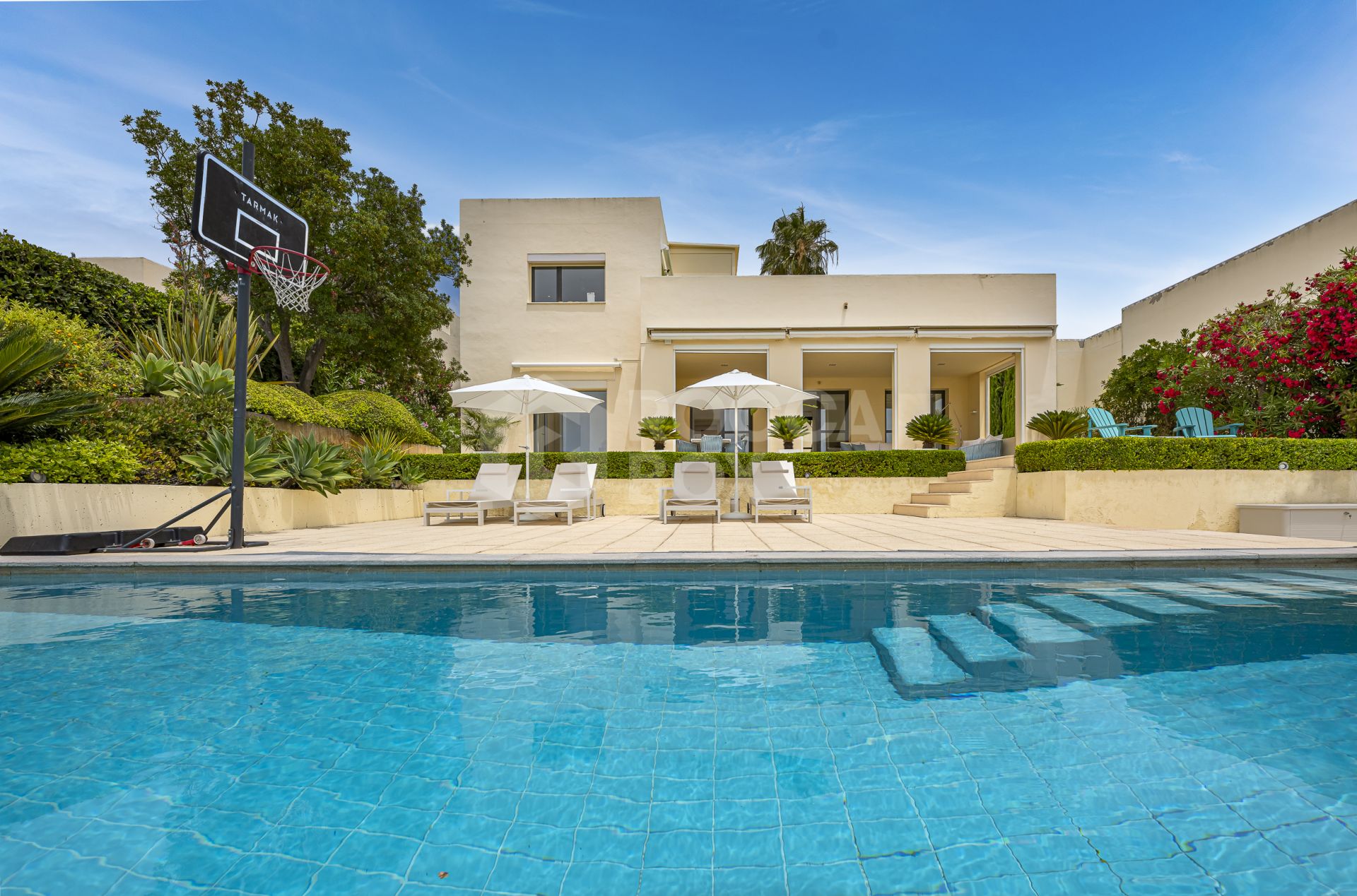 EXCEPTIONAL CONTEMPORARY VILLA WITH GUEST HOUSE IN LAS CIMAS I, SOTOGRANDE ALTO