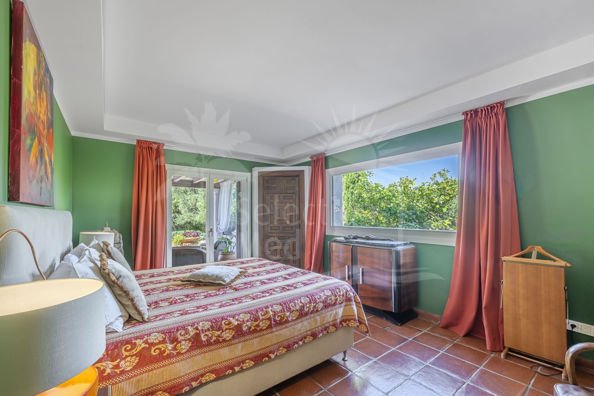 Moderna villa completamente renovada con 6,5 dormitorios en la Zona D de Sotogrande