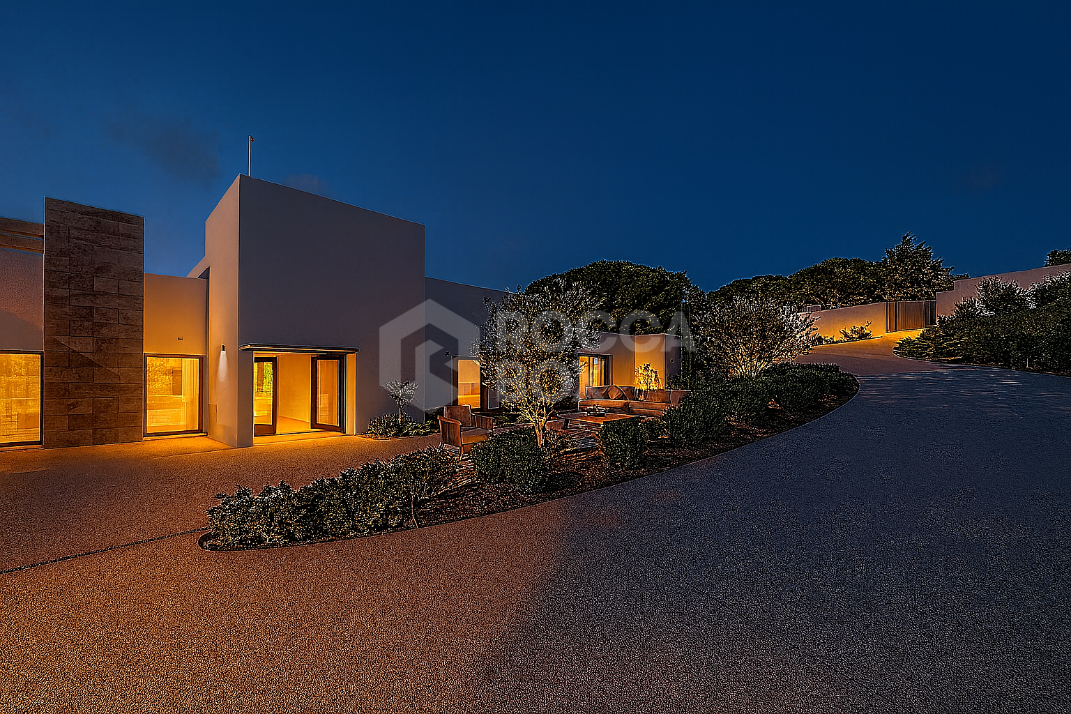 Contemporary Frontline Golf Villa with Lake Views – Sotogrande Alto