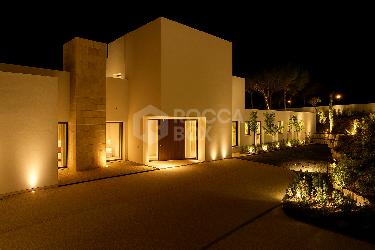 Contemporary Frontline Golf Villa with Lake Views – Sotogrande Alto