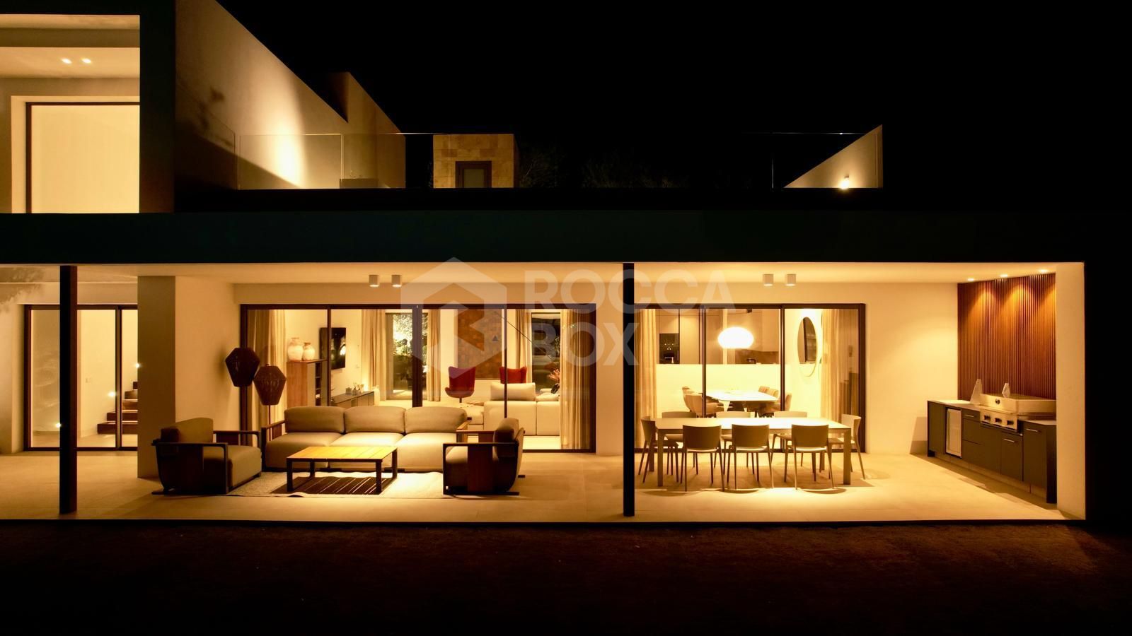 Contemporary Frontline Golf Villa with Lake Views – Sotogrande Alto