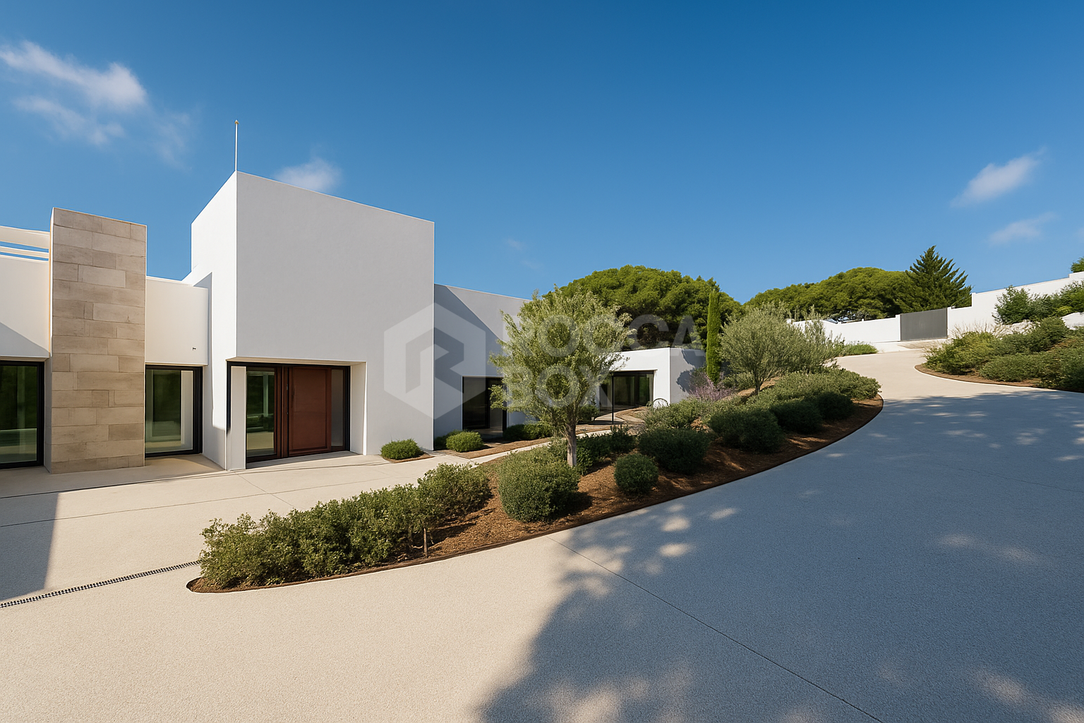 Contemporary Frontline Golf Villa with Lake Views – Sotogrande Alto