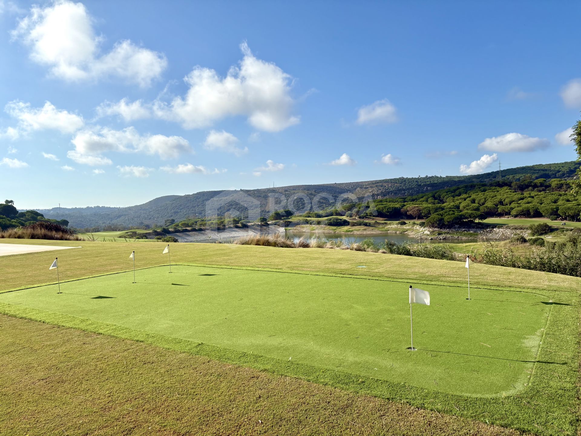 Contemporary Frontline Golf Villa with Lake Views – Sotogrande Alto