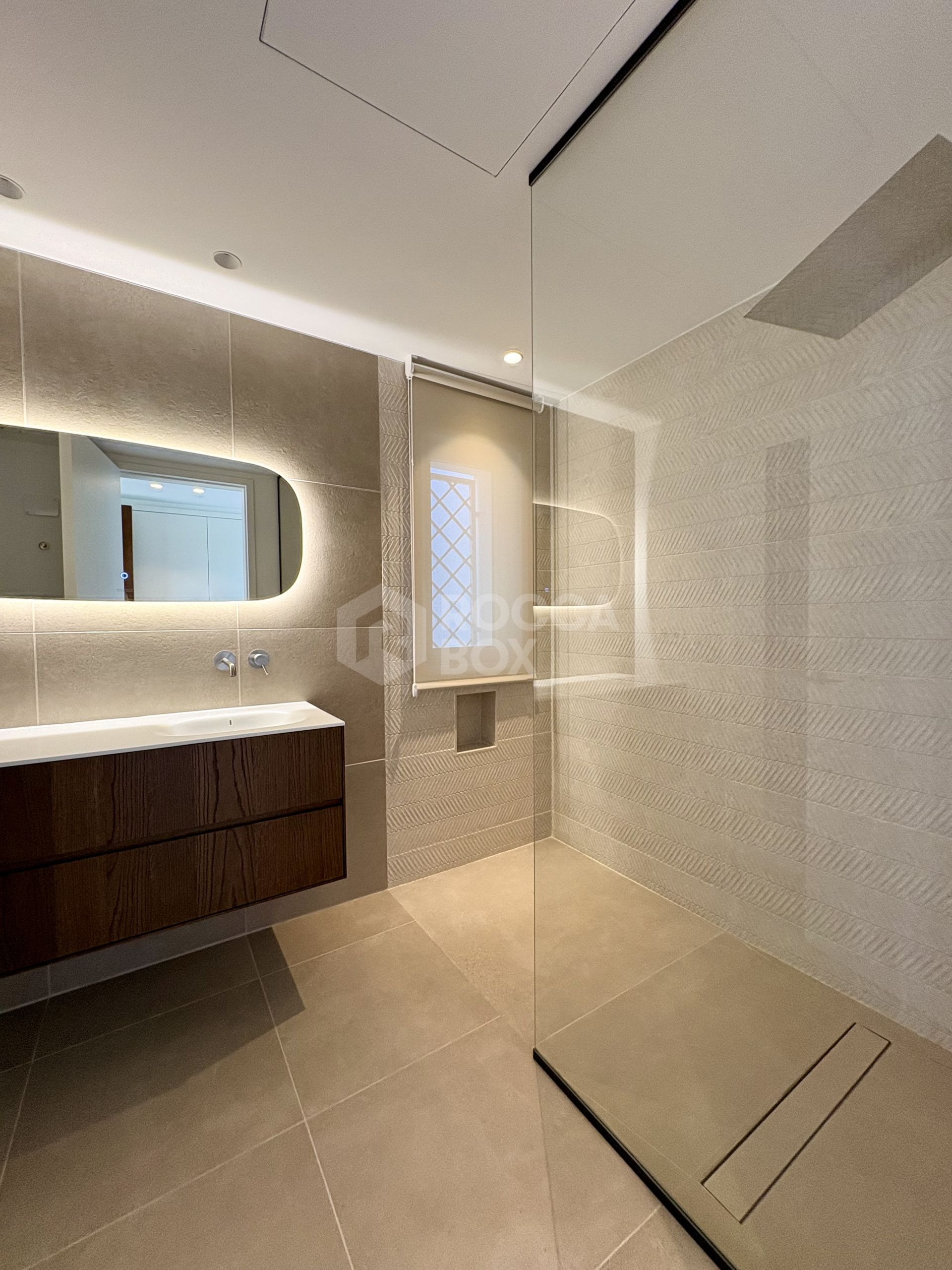 Contemporary Frontline Golf Villa with Lake Views – Sotogrande Alto