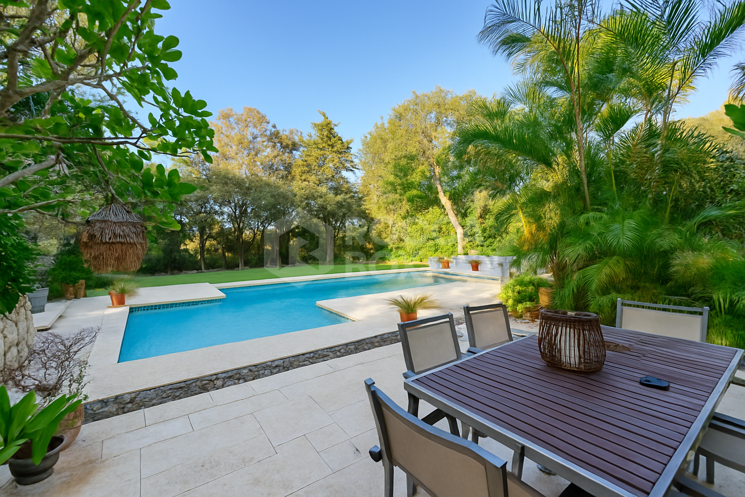 Elegant Villa with Private Garden and Pool in Sotogrande Alto Central