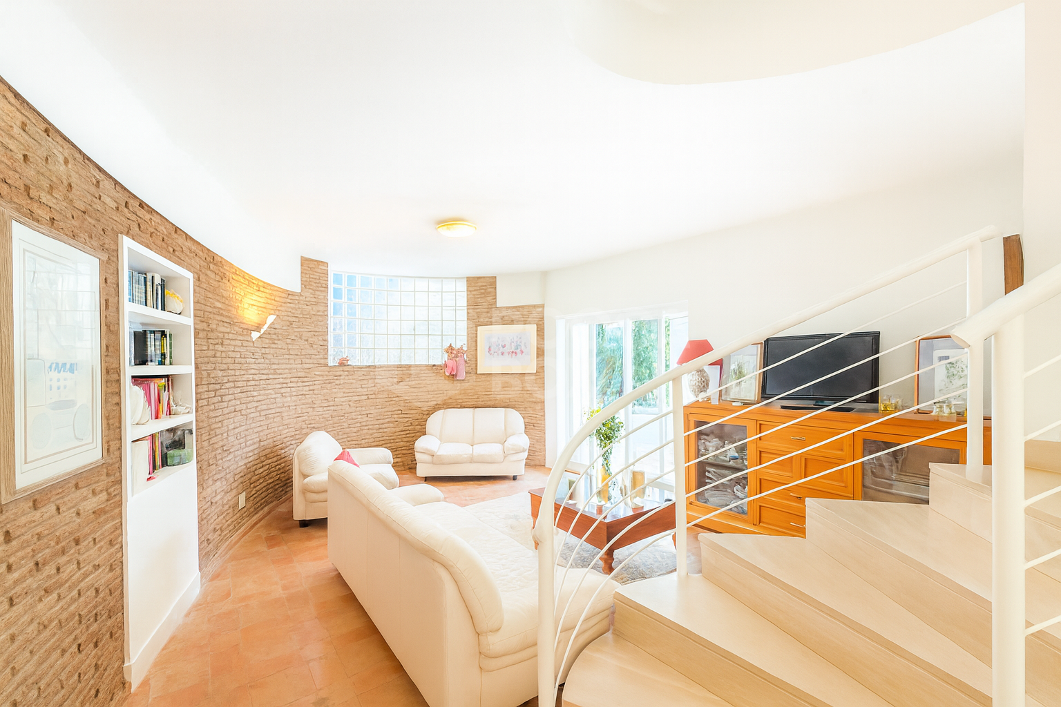 Elegant Villa with Private Garden and Pool in Sotogrande Alto Central