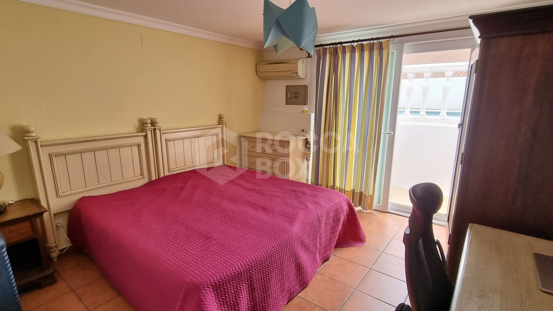 Spacious 7-Bedroom Villa with Pool in Sotogrande Costa (B-Zone)