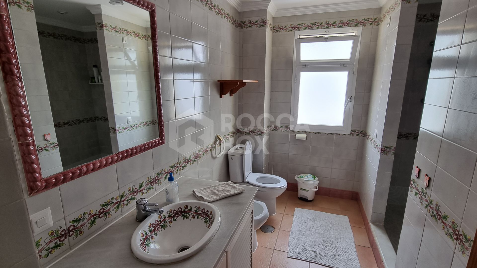 Spacious 7-Bedroom Villa with Pool in Sotogrande Costa (B-Zone)