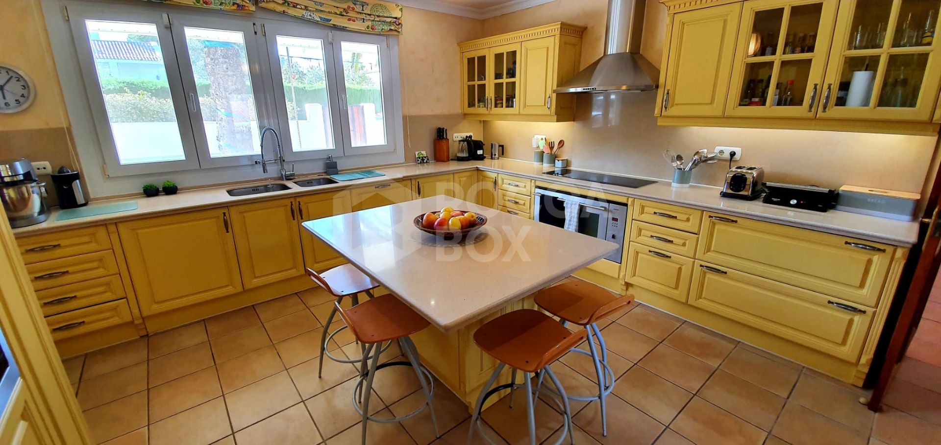 Spacious 7-Bedroom Villa with Pool in Sotogrande Costa (B-Zone)